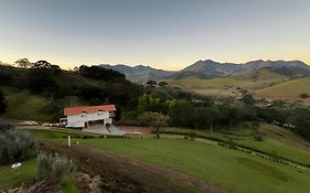 Casa com Conforto, Tranquilidade em Meio à Natureza